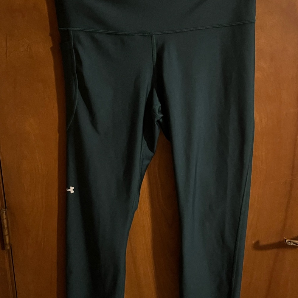 Under Armour Women’s Large Compression Leggings in Deep Teal Color Like New!
